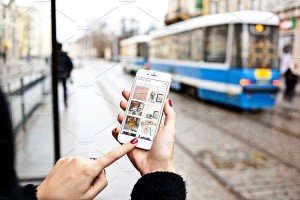 iphone-in-the-city-mockups