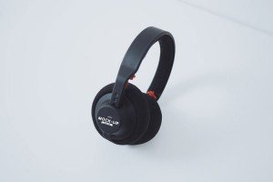 headphone-mockup-psd-3